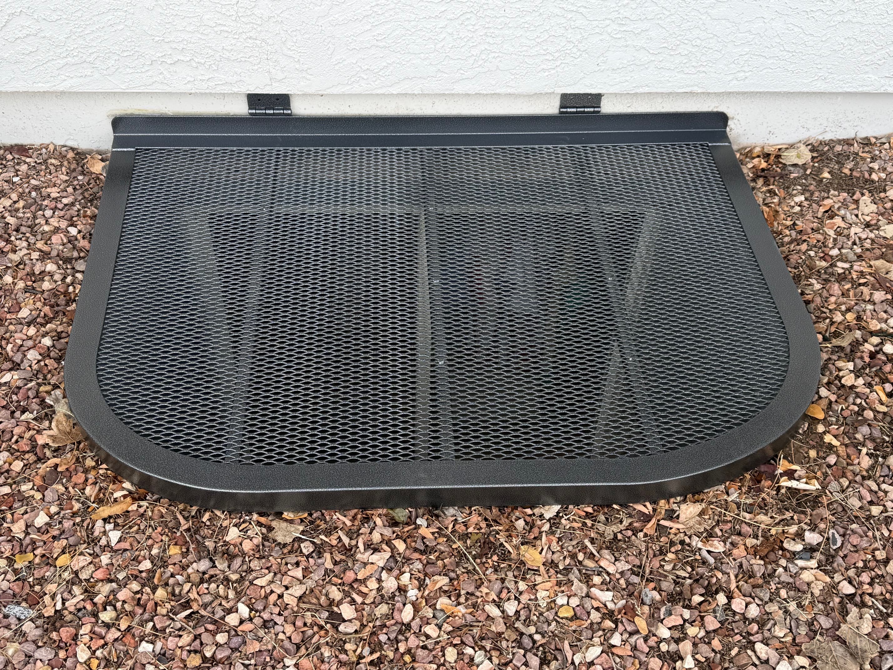 Custom shaped window well cover with perfect edge alignment